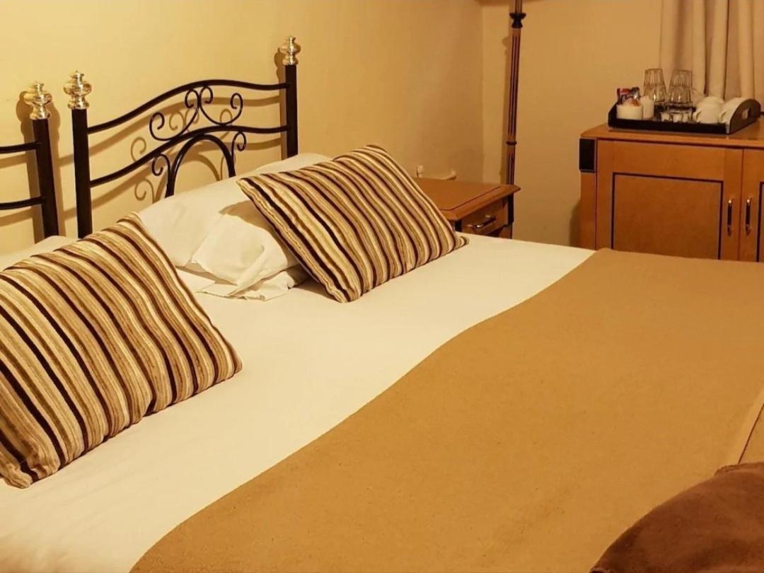 The Bull Hotel Downton  Luaran gambar